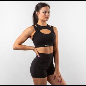 ALPHALETE keyhole bra - black
